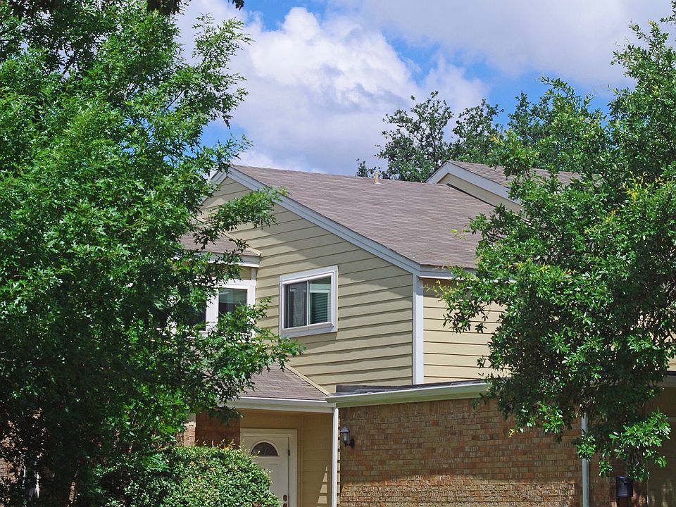1st image of 2704 Meadowstone Ct