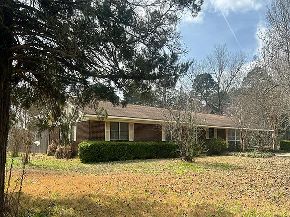 3rd image of 421 Crabtree Ln