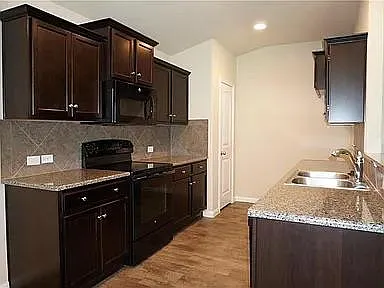 3 bed, 2.0 bath, 1391 sqft, $1,750 — Photo 2
