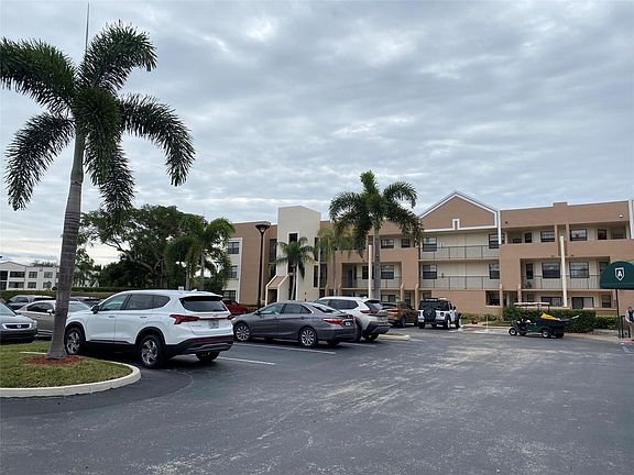 3rd image of 7235 Fairfax Drive 7235 unit 206