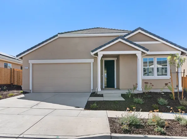 2051 Fuchsia Dr, Hollister, CA 95023
