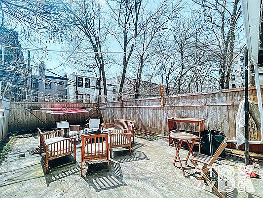 2nd image of 754A Willoughby Ave #1F