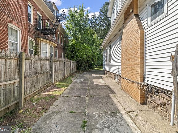 5th image of 39 Maple Ave