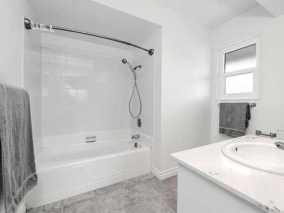 4th image of 22913 Maple Ave Unit B