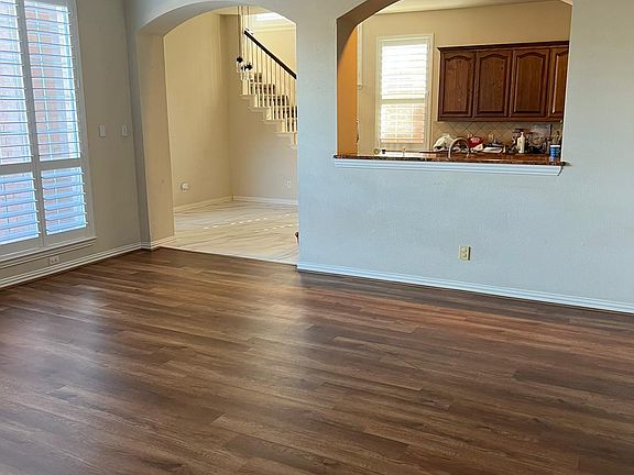 5th image of 3020 Dove Creek Ln