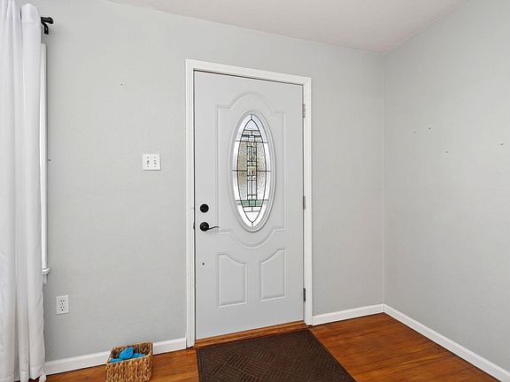 4th image of 206 S Tecumseh Rd