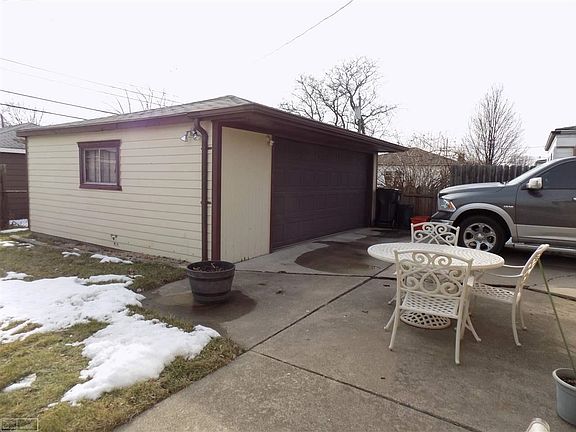 5th image of 15960 Loreto St