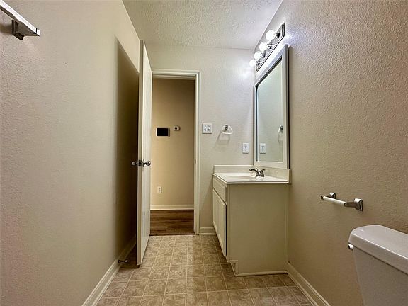 5th image of 20515 Hillsdale Park Dr
