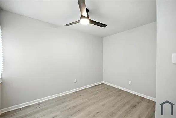 594 Robert Henry St — Photo 33