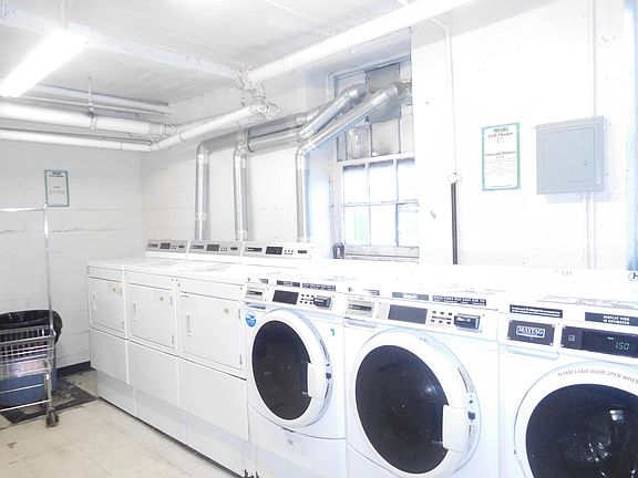 4th image of 36-20 Parsons Blvd #2D