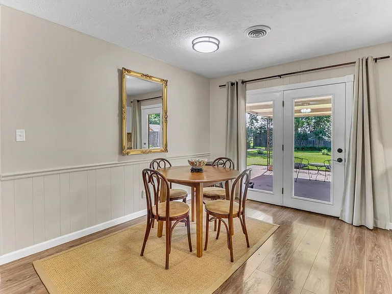 805 Bluebonnet Ln — Photo 40