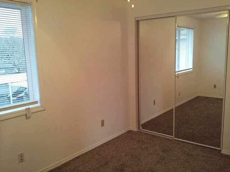 Spare bedroom: 1 window, 1 closet.