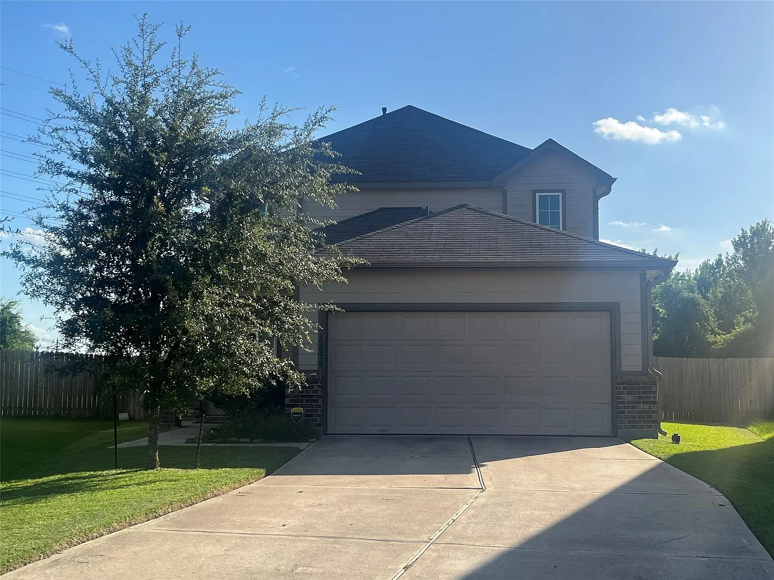 5 bed, 2.5 bath, 2738 sqft, $2,700 — Photo 2
