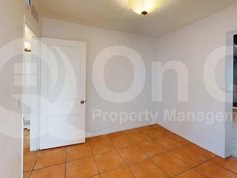 1002 E Simmons St — Photo 13