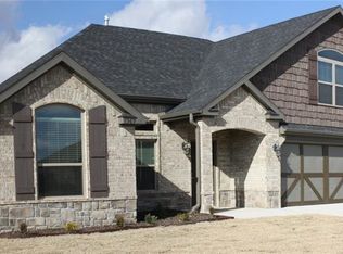 1369 Shook Dr, Cave Springs, AR 72718