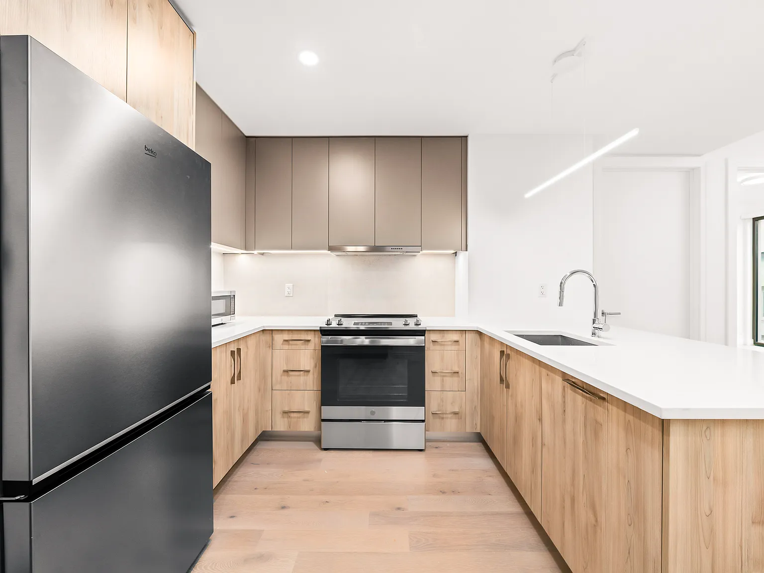 255 Lorimer Street — Photo 3