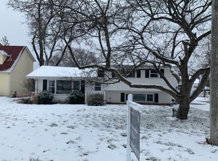 26W521 Jewell Rd, Winfield, IL 60190