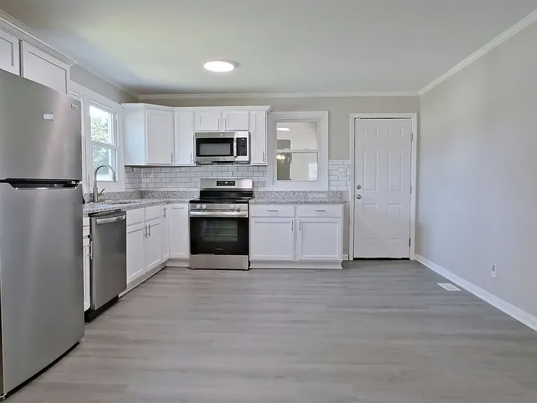 215 Fairview St — Photo 17