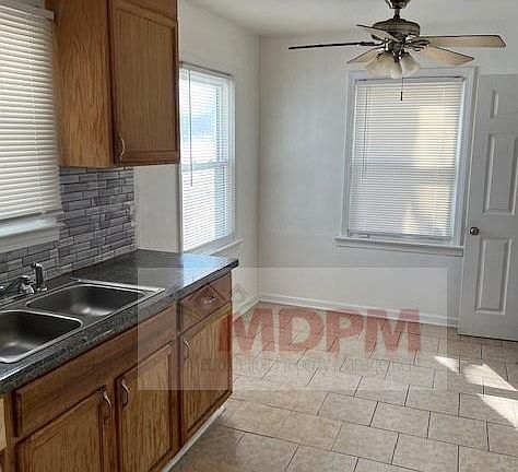 4th image of 18457 Whitcomb St