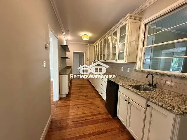 1020 Anderson St — Photo 9