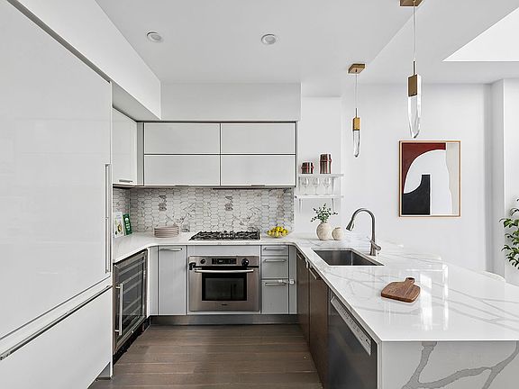 5th image of 34 N 7th St #Townhouse 3