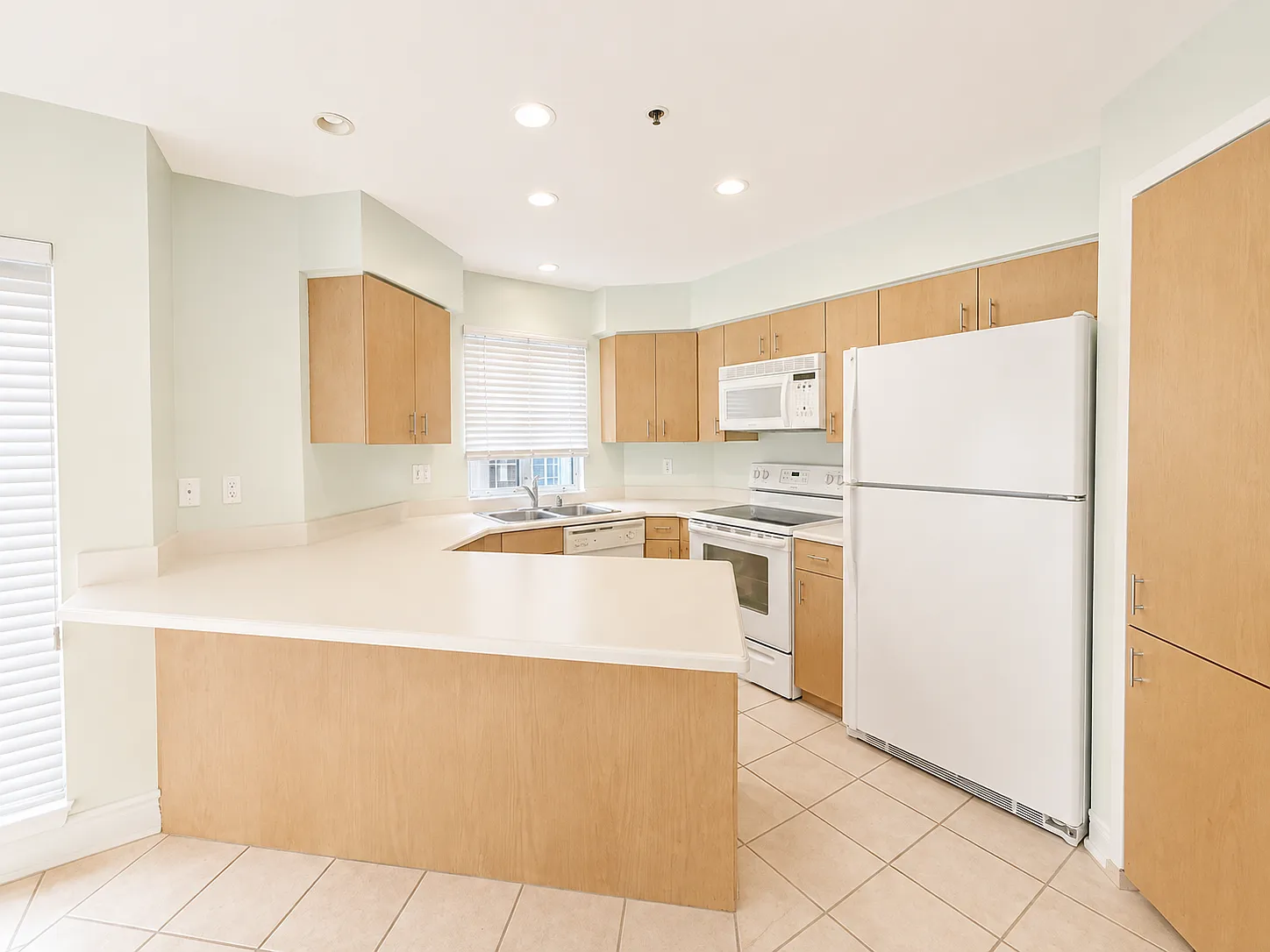 2 bed, 1029 sqft, $3,430 — Photo 2