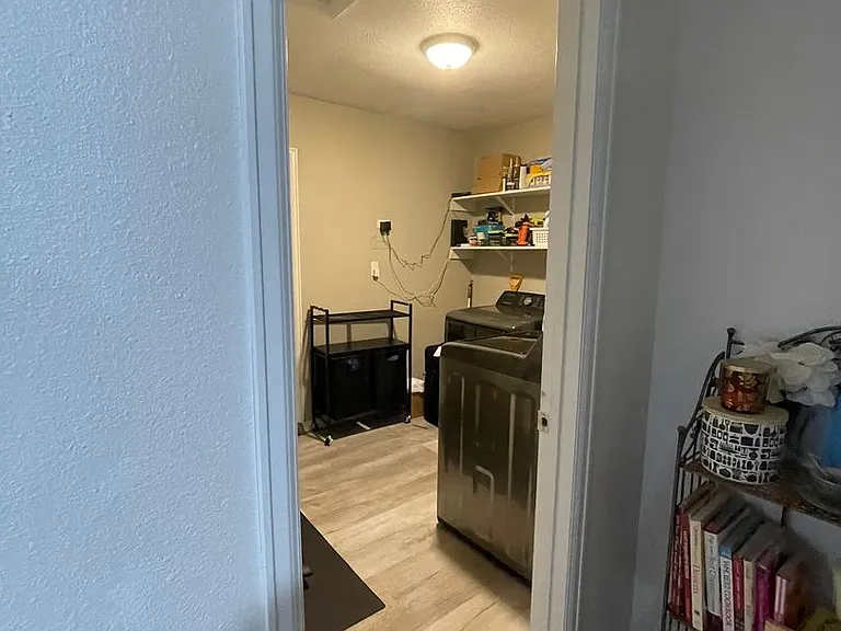 901 N Revere St — Photo 13