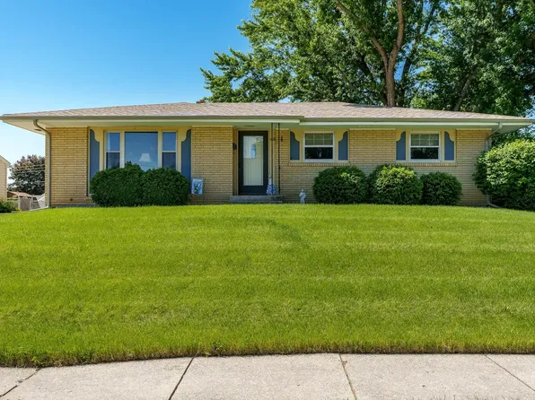 1708 Vassar Rd, Rockford, IL 61103