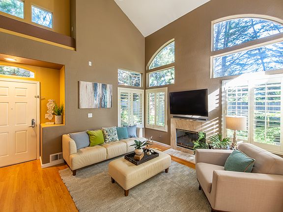 4th image of 42 Erin Ln