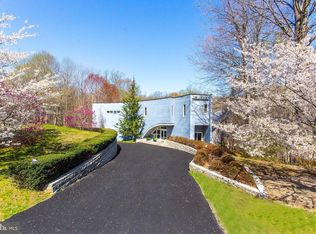 172 River Park Dr, Great Falls, VA 22066