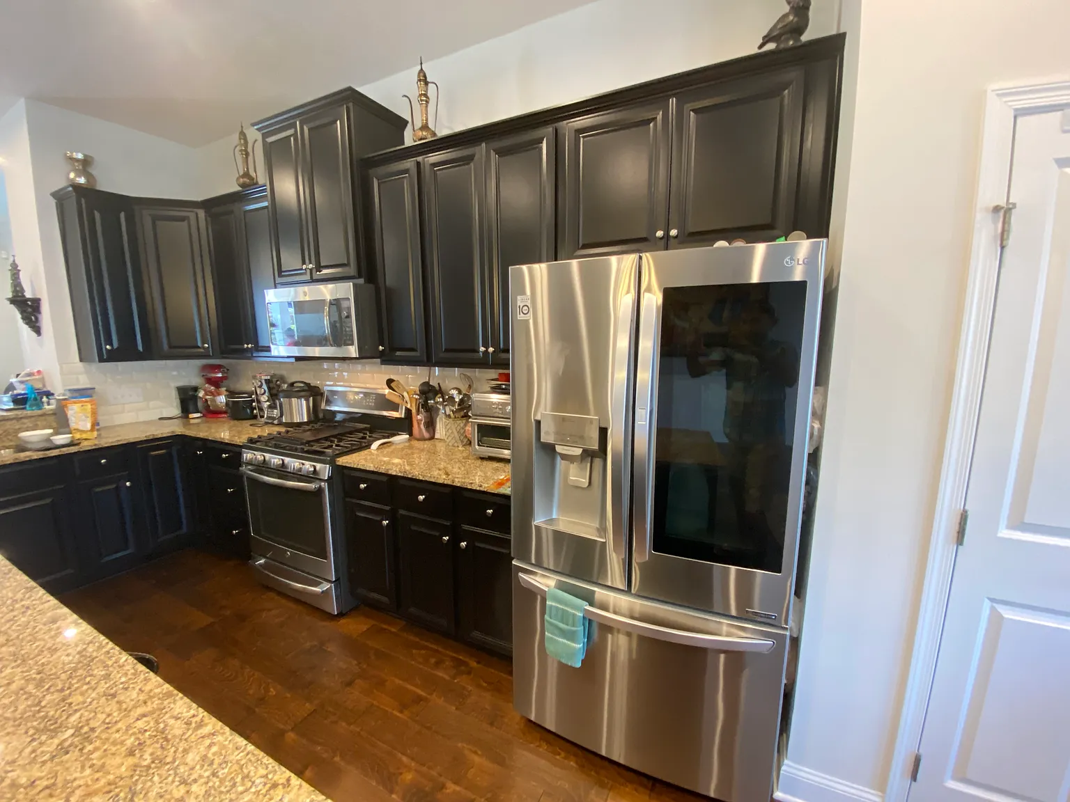 4 bed, 2.5 bath, 2300 sqft, $3,250 — Photo 2