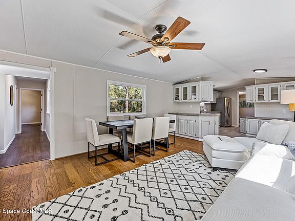 4th image of 6747 Burning Tree Ave