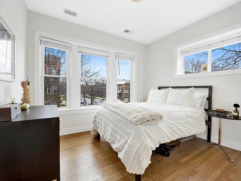 3602 N Oakley Ave #2 — Photo 9