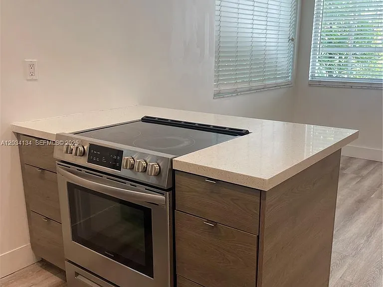 729 Meridian Ave #10 — Photo 14
