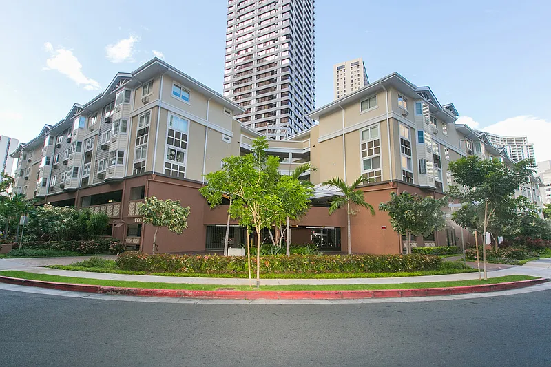 2 bed, 2.0 bath, 837 sqft, $3,200 — Photo 2