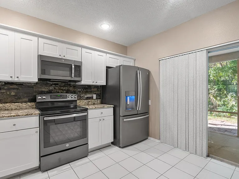 8611 Hunters Key Cir #8611 — Photo 4