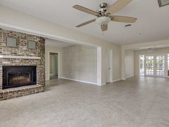 5th image of 834 Hawthorne Dr