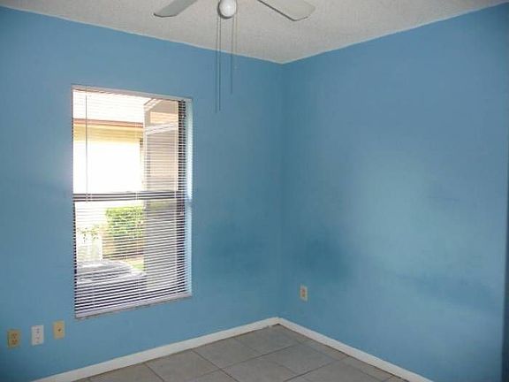 4th image of 376 Douglas Way