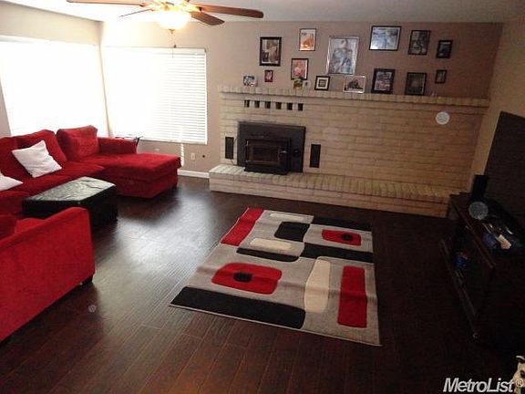 3rd image of 444 Allenwood Ct