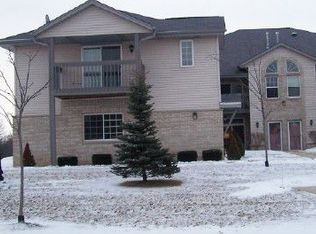 235 W Aspen Dr UNIT 12, Oak Creek, WI 53154