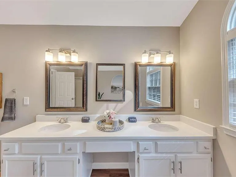 56 Brentwood Dr — Photo 16