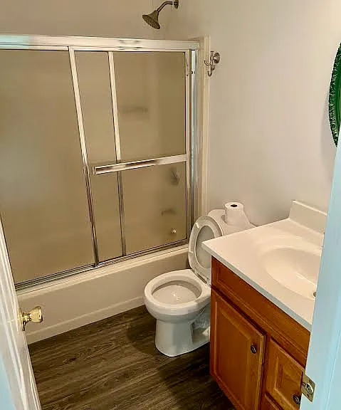 94 Jonathan Dr — Photo 10