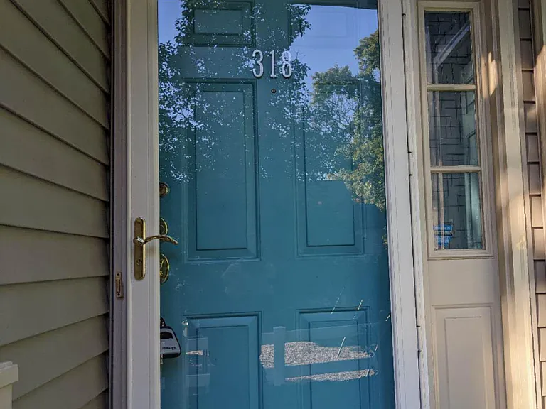 318 Brickhouse Rd — Photo 1