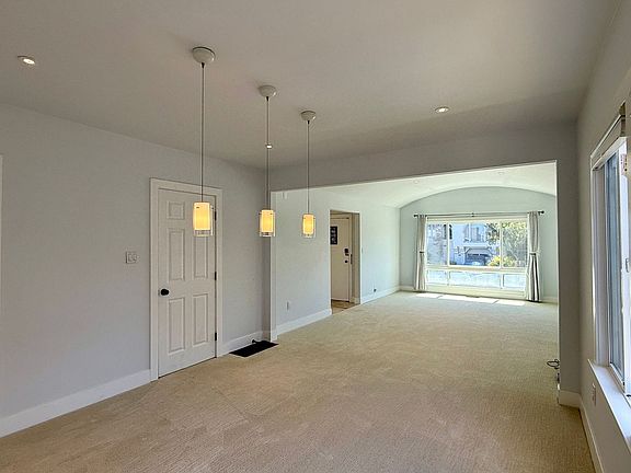 5th image of 375 Teresita Blvd