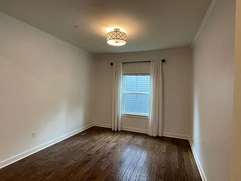 2309 Harmsworth Dr — Photo 9