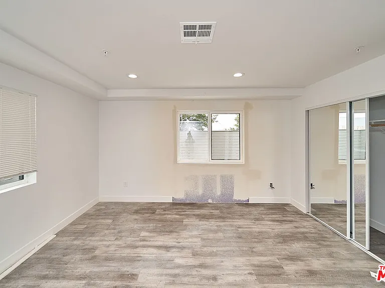 601 1/4 W 41st Pl — Photo 9