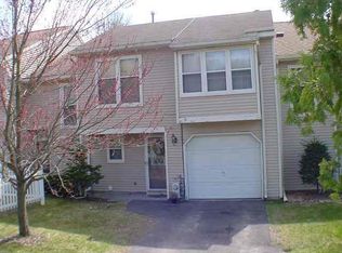 9 Westchester Dr, Clifton Park, NY 12065