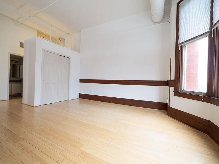 1900 W 25th St #305 — Photo 16