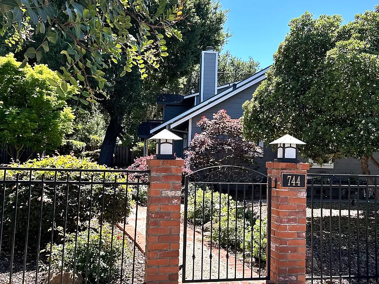 744 Orange Ave — Photo 4