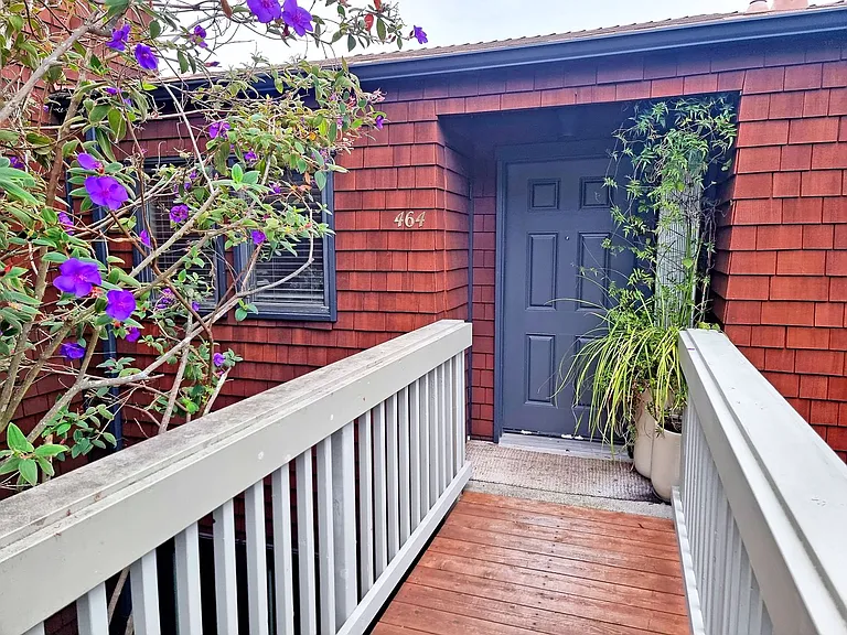 464 Headlands Ct — Photo 3